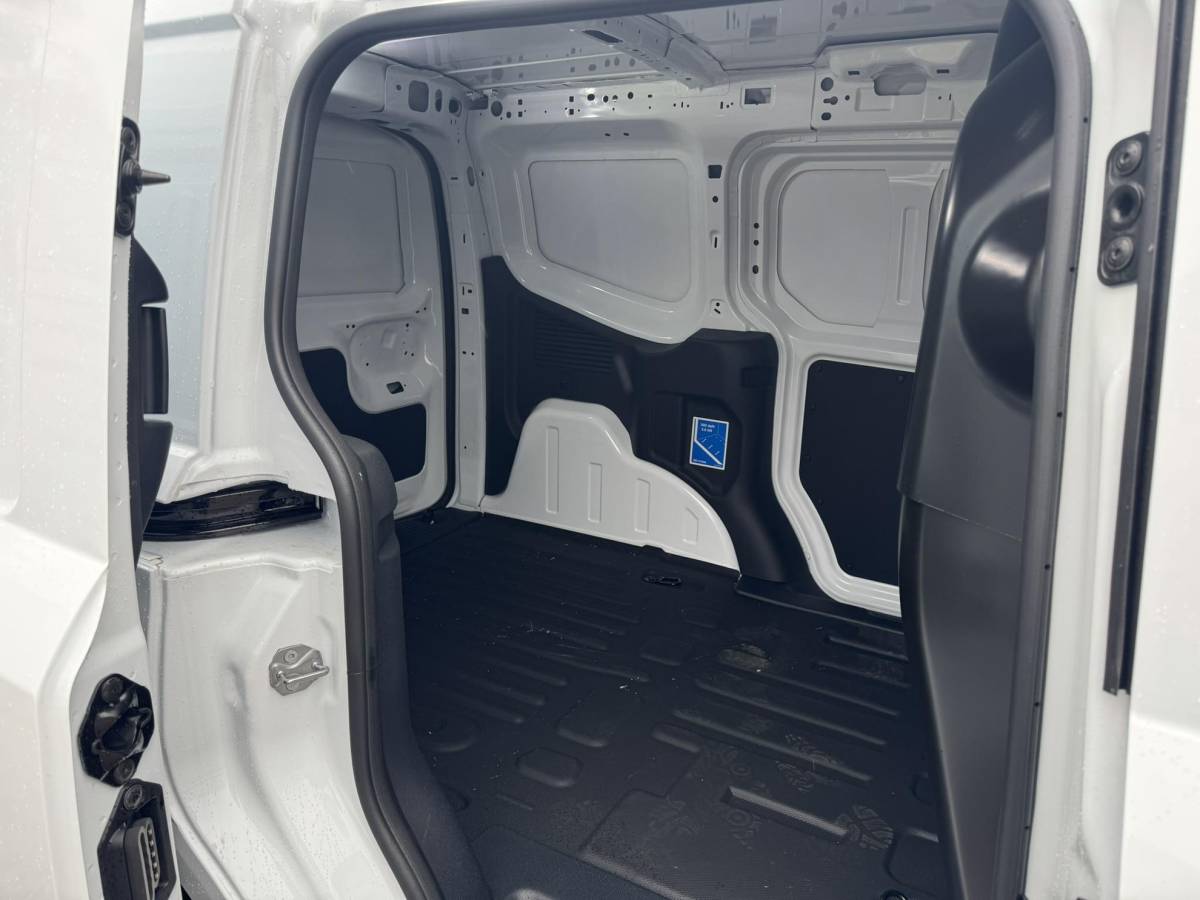 Ford E-Transit Courier Ford E-Transit Courier Trend 46 kWh 136pk | Navigatie | Trekhaak | 16″ Reservewiel | 3-fase laadkabel 32A, 5 meter| Led laadruimteverlichting