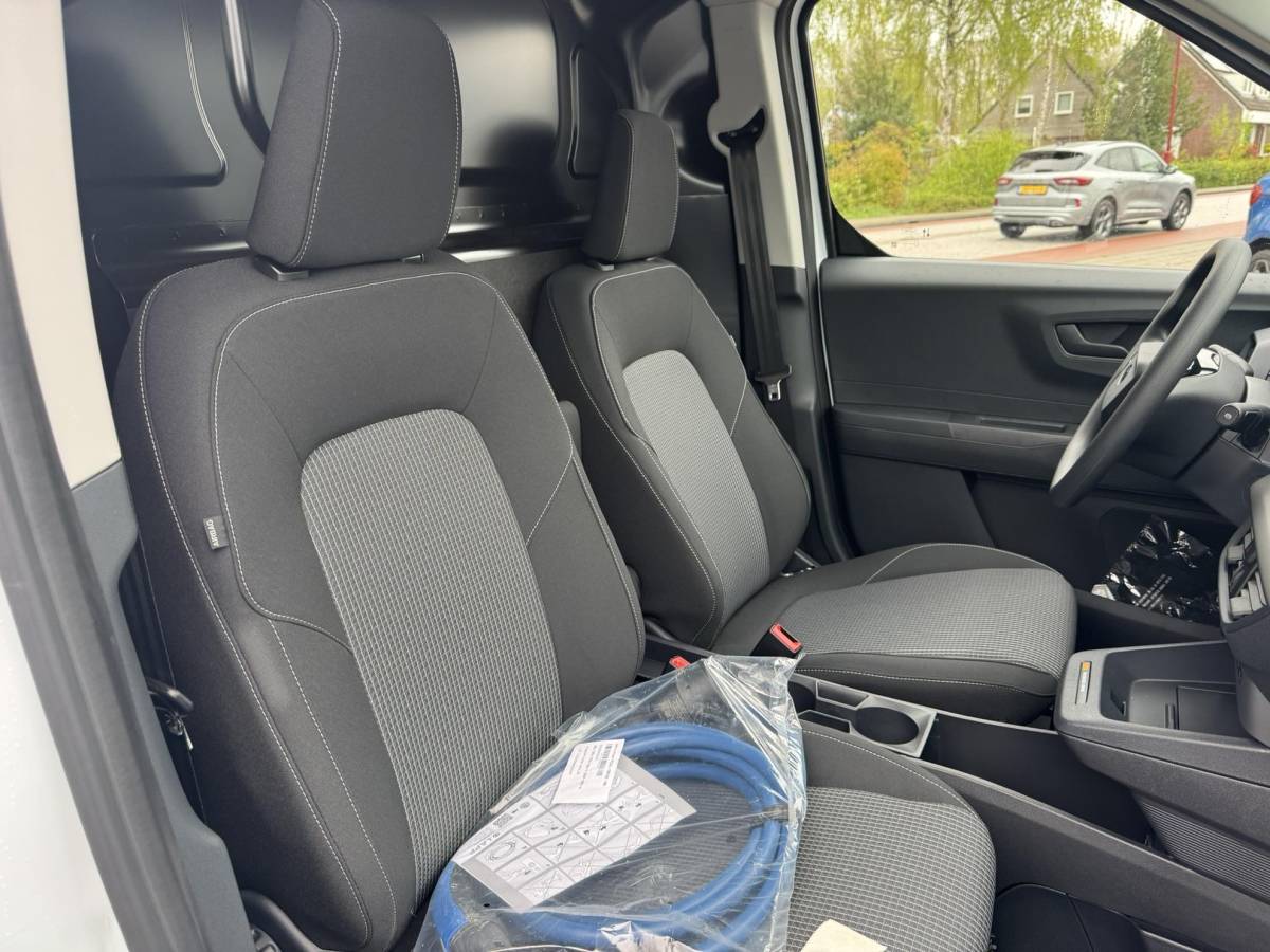 Ford E-Transit Courier Ford E-Transit Courier Trend 46 kWh 136pk | Navigatie | Trekhaak | 16″ Reservewiel | 3-fase laadkabel 32A, 5 meter| Led laadruimteverlichting