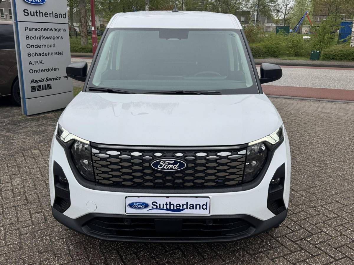Ford E-Transit Courier Ford E-Transit Courier Trend 46 kWh 136pk | Navigatie | Trekhaak | 16″ Reservewiel | 3-fase laadkabel 32A, 5 meter| Led laadruimteverlichting
