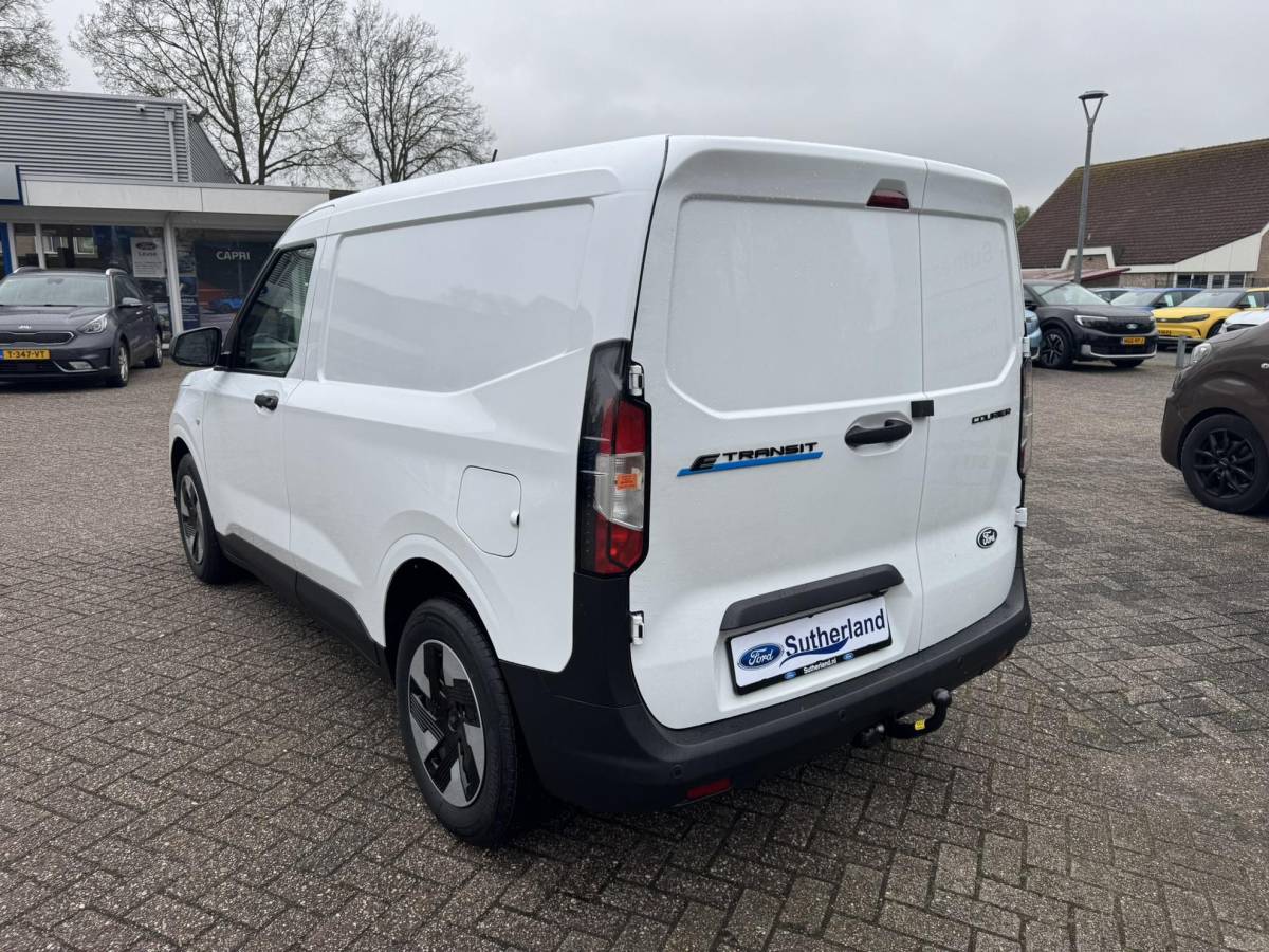 Ford E-Transit Courier Ford E-Transit Courier Trend 46 kWh 136pk | Navigatie | Trekhaak | 16″ Reservewiel | 3-fase laadkabel 32A, 5 meter| Led laadruimteverlichting