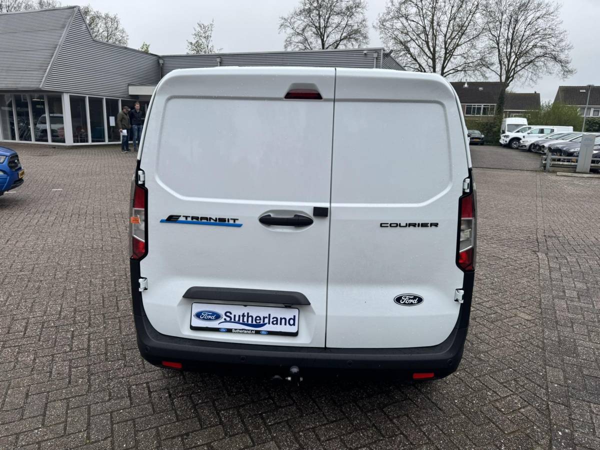 Ford E-Transit Courier Ford E-Transit Courier Trend 46 kWh 136pk | Navigatie | Trekhaak | 16″ Reservewiel | 3-fase laadkabel 32A, 5 meter| Led laadruimteverlichting