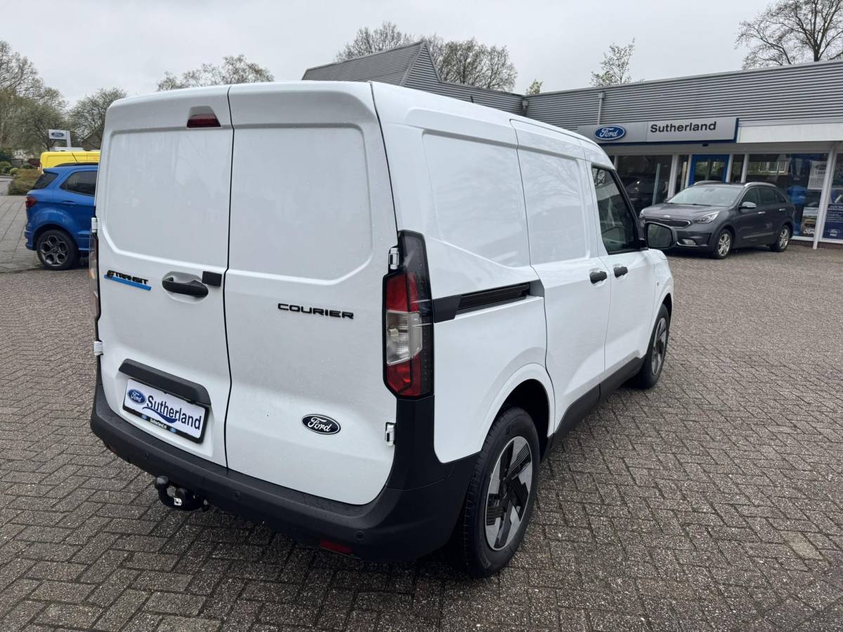 Ford E-Transit Courier Ford E-Transit Courier Trend 46 kWh 136pk | Navigatie | Trekhaak | 16″ Reservewiel | 3-fase laadkabel 32A, 5 meter| Led laadruimteverlichting