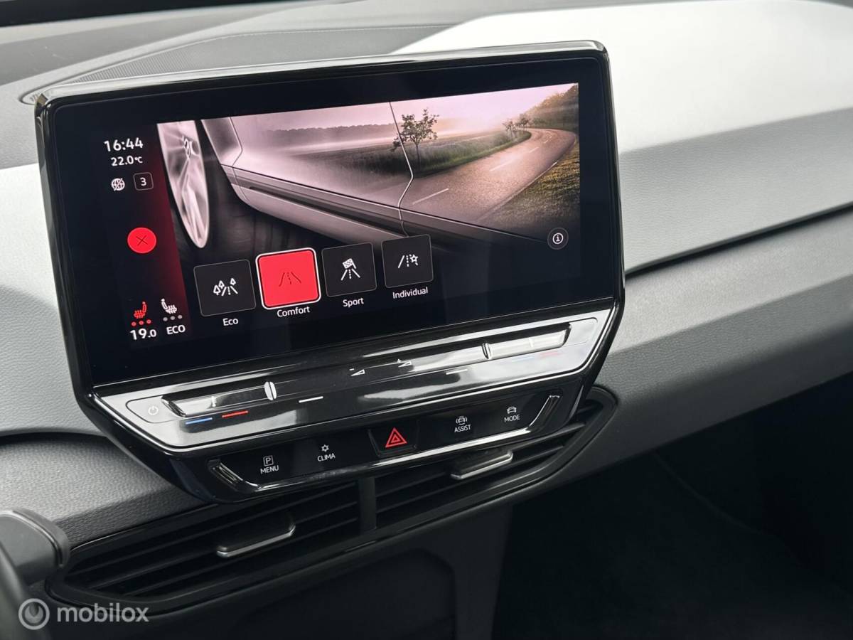 Volkswagen ID.3 Volkswagen ID.3 First Plus 58 kWh SOH 92,5% PANORAMADAK IQ MATRIX LED MASSAGE STOELEN CAMERA SFEERVERLICHTING ZEER MOOIE AUTO!!