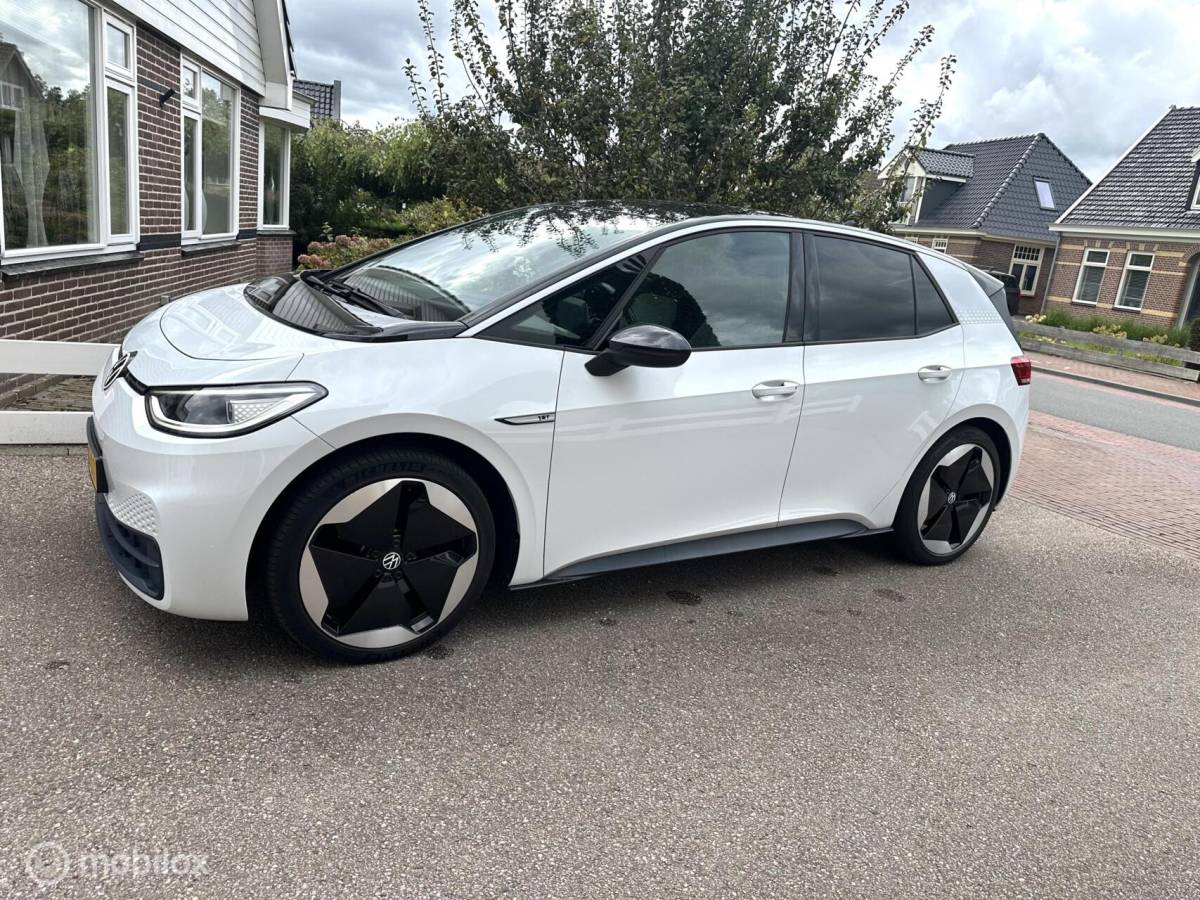 Volkswagen ID.3 Volkswagen ID.3 First Plus 58 kWh SOH 92,5% PANORAMADAK IQ MATRIX LED MASSAGE STOELEN CAMERA SFEERVERLICHTING ZEER MOOIE AUTO!!