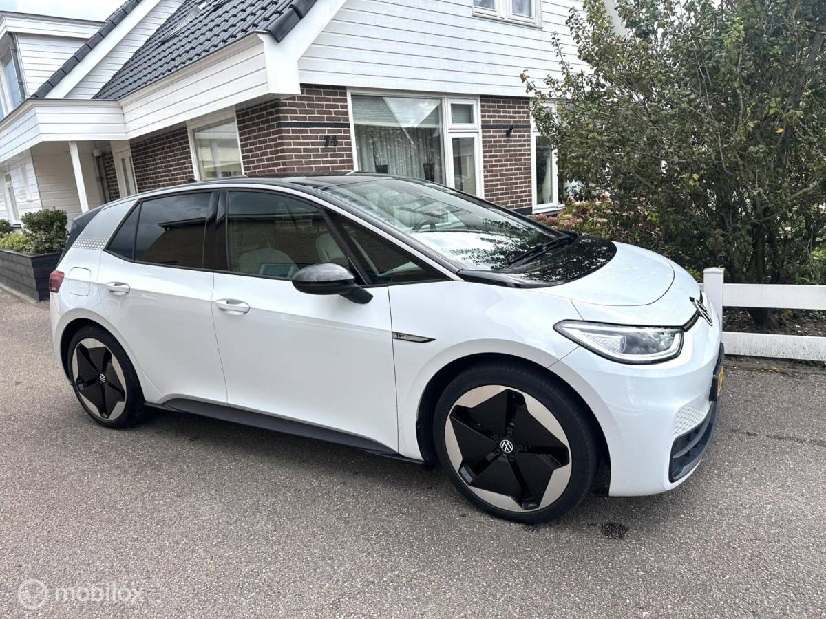 Volkswagen ID.3 Volkswagen ID.3 First Plus 58 kWh SOH 92,5% PANORAMADAK IQ MATRIX LED MASSAGE STOELEN CAMERA SFEERVERLICHTING ZEER MOOIE AUTO!!