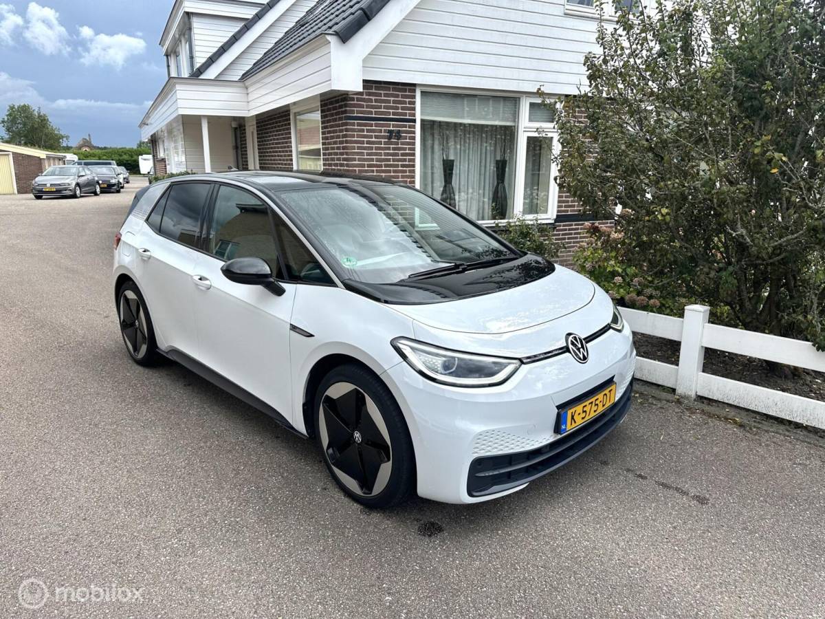 Volkswagen ID.3 Volkswagen ID.3 First Plus 58 kWh SOH 92,5% PANORAMADAK IQ MATRIX LED MASSAGE STOELEN CAMERA SFEERVERLICHTING ZEER MOOIE AUTO!!