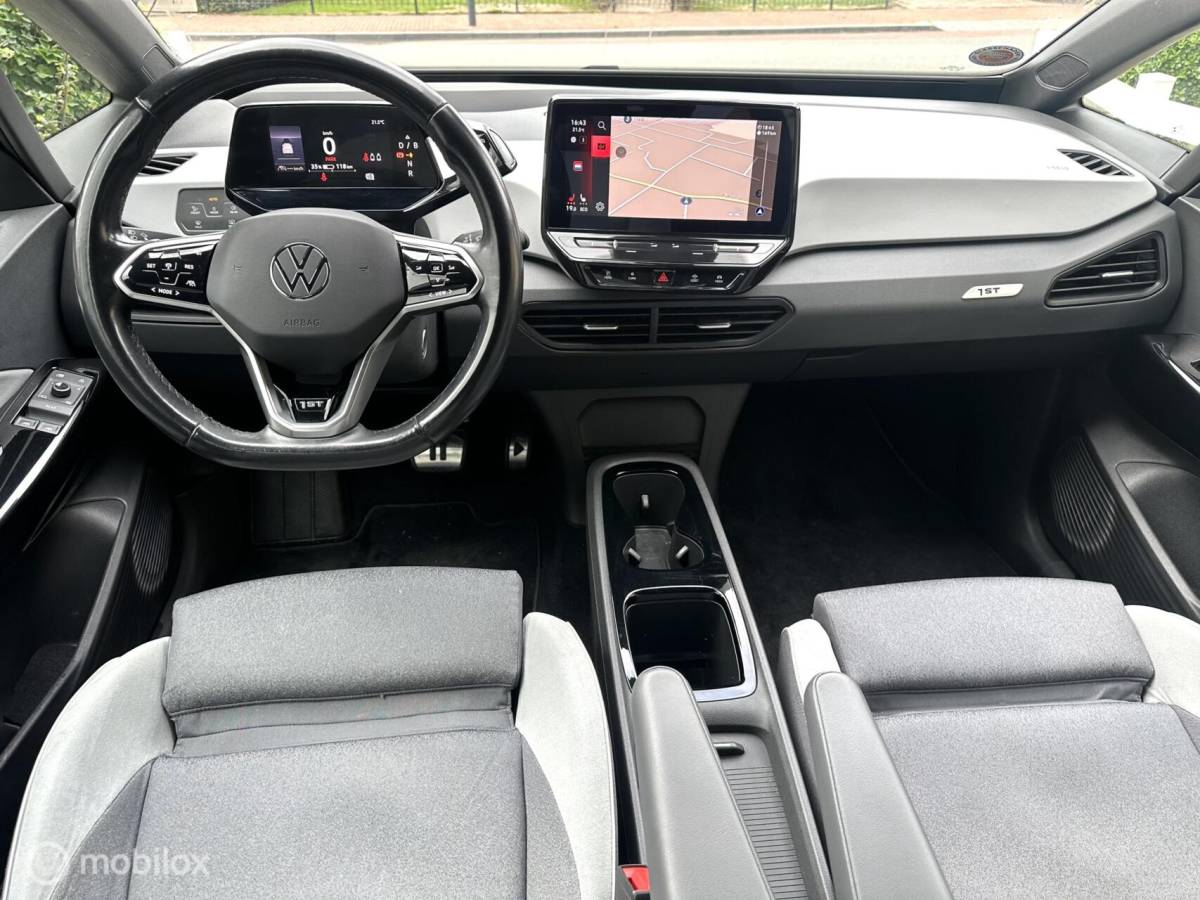 Volkswagen ID.3 Volkswagen ID.3 First Plus 58 kWh SOH 92,5% PANORAMADAK IQ MATRIX LED MASSAGE STOELEN CAMERA SFEERVERLICHTING ZEER MOOIE AUTO!!