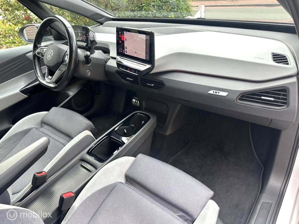 Volkswagen ID.3 Volkswagen ID.3 First Plus 58 kWh SOH 92,5% PANORAMADAK IQ MATRIX LED MASSAGE STOELEN CAMERA SFEERVERLICHTING ZEER MOOIE AUTO!!