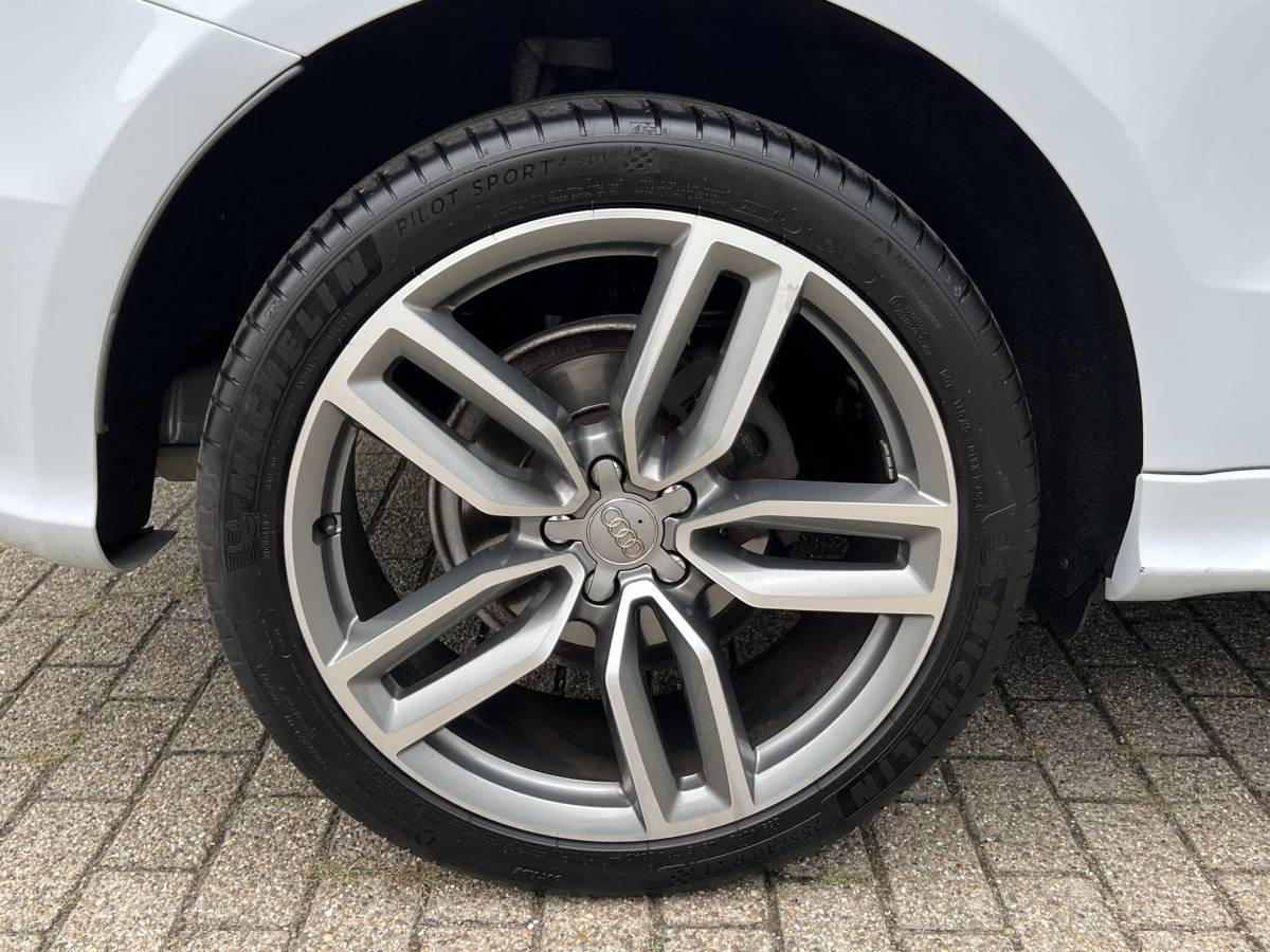 Audi Q5 Audi Q5 2.0 TFSI quattro Adrenalin Sport 21″ / navi / sporstoelen / Parelmoergrijs