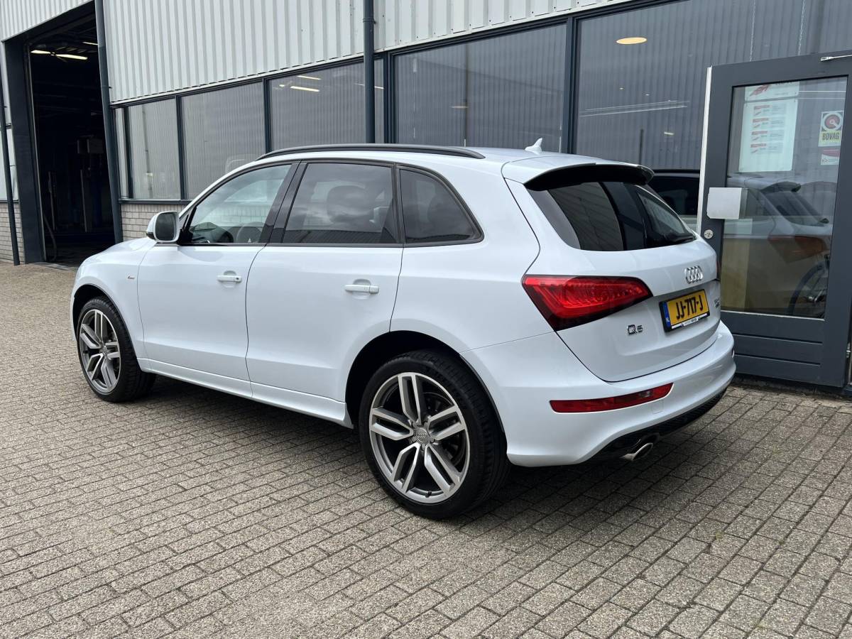 Audi Q5 Audi Q5 2.0 TFSI quattro Adrenalin Sport 21″ / navi / sporstoelen / Parelmoergrijs