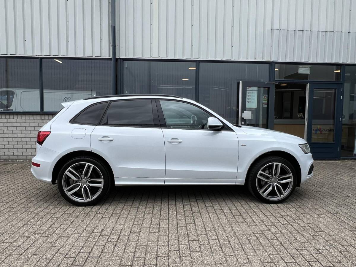 Audi Q5 Audi Q5 2.0 TFSI quattro Adrenalin Sport 21″ / navi / sporstoelen / Parelmoergrijs
