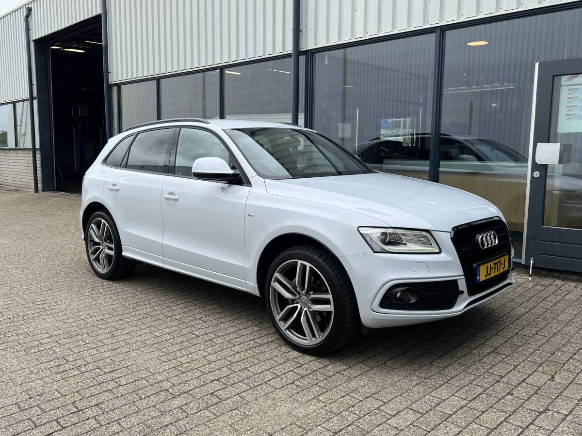 Audi Q5 Audi Q5 2.0 TFSI quattro Adrenalin Sport 21″ / navi / sporstoelen / Parelmoergrijs
