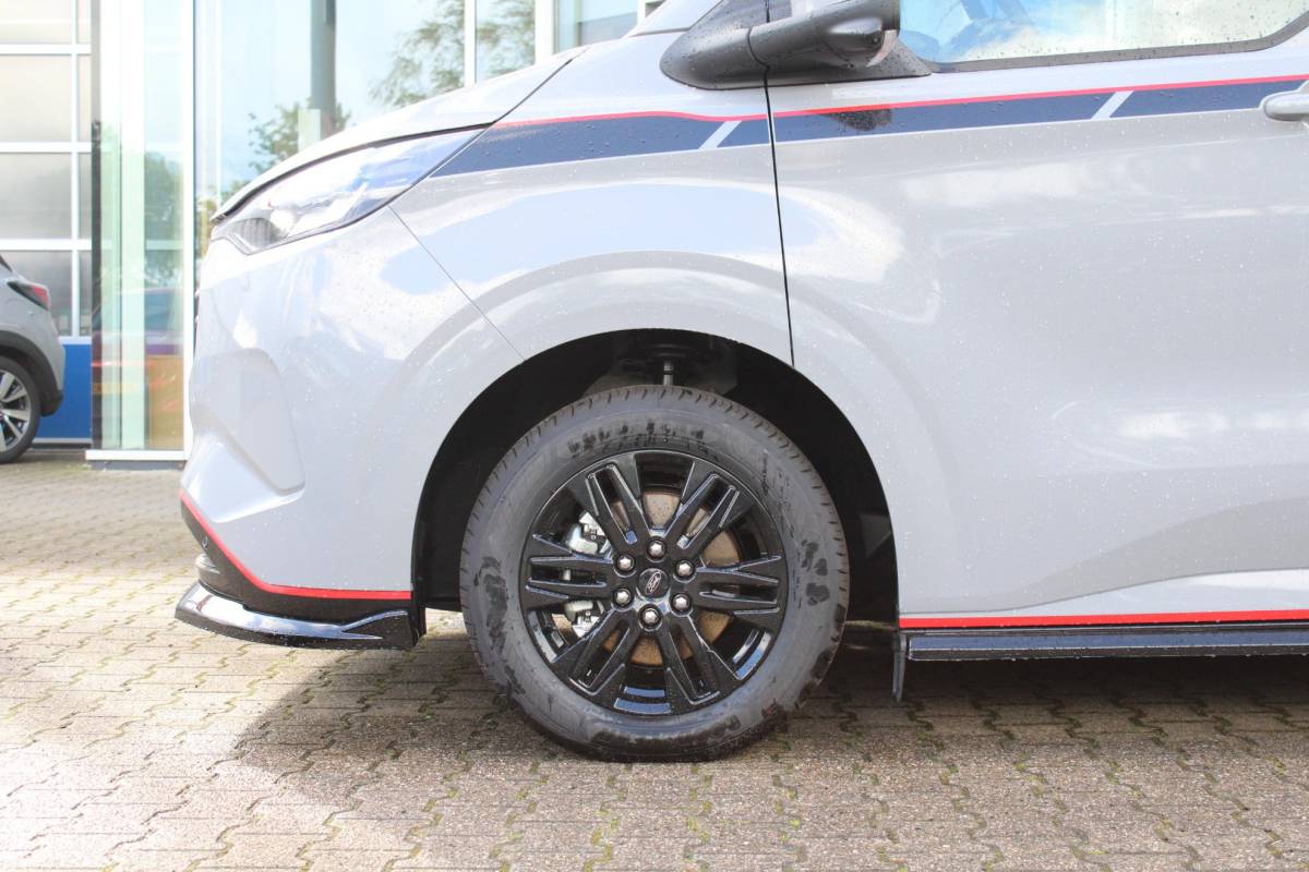 Ford Transit Custom Ford Transit Custom 320 2.5 PHEV L2H1 Grey Platinum DC | Dubbele Cabine | Rijklaar | Dubbele zijschuifdeur | Dual-zone automatische airconditioning | Privacy glass | Groot middenconsole | Trekhaakvoorbereiding | Centrale dubbele vergrendeling | Driver Assistent Pack Ultimate | Verwarmbaar stuurwiel | 2 AGM accus | PHEV 1-fase oplaadkabel 10m | Vehicle Integration System