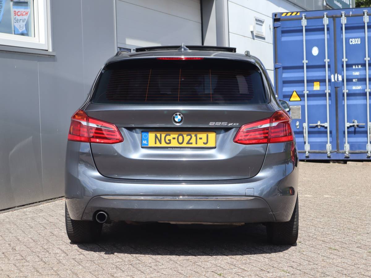 BMW 2 Serie BMW 2-serie Active Tourer 225xe M Sport / Leder / Pano / Cruise