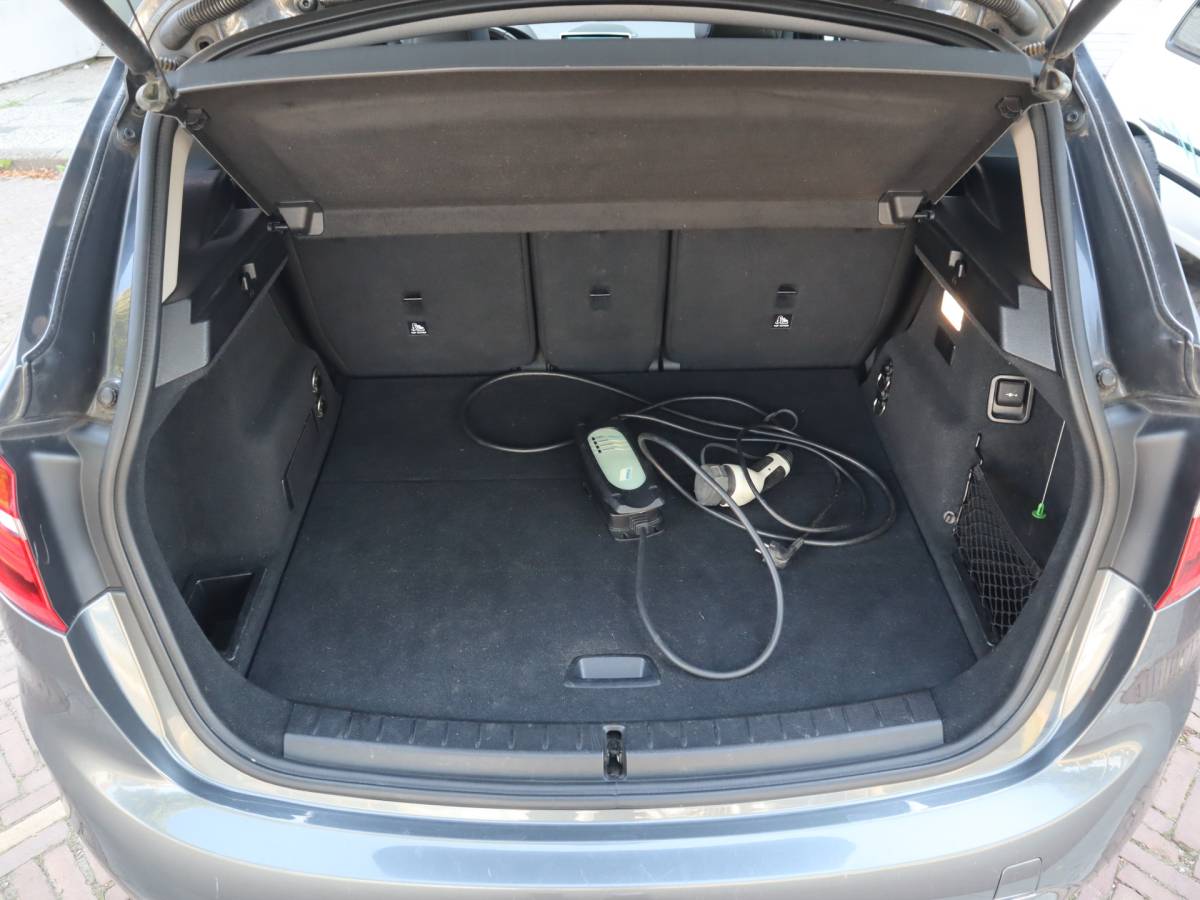 BMW 2 Serie BMW 2-serie Active Tourer 225xe M Sport / Leder / Pano / Cruise