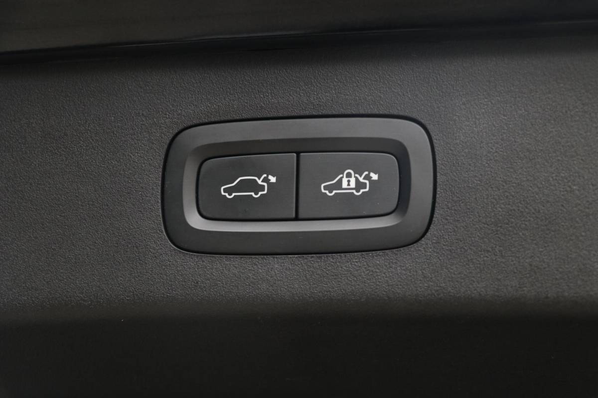 Lynk & Co 01 Lynk & Co 01 1.5 Plugin AdaptiveCruise 360View MemoryZetels Panodak AppleCarplay Blindspot PrivacyGlass 106000KM BJ2021