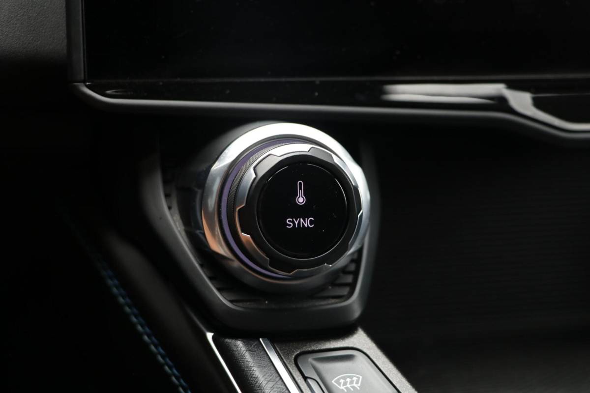 Lynk & Co 01 Lynk & Co 01 1.5 Plugin AdaptiveCruise 360View MemoryZetels Panodak AppleCarplay Blindspot PrivacyGlass 106000KM BJ2021