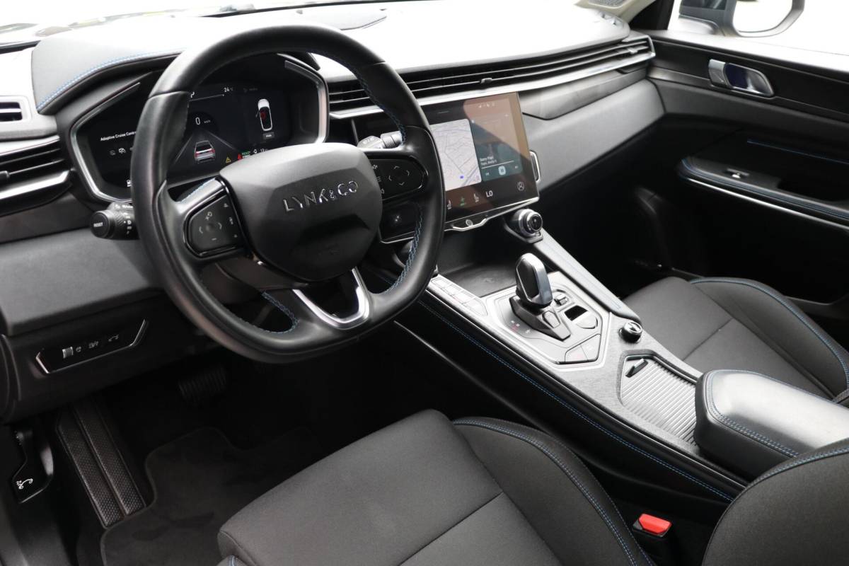 Lynk & Co 01 Lynk & Co 01 1.5 Plugin AdaptiveCruise 360View MemoryZetels Panodak AppleCarplay Blindspot PrivacyGlass 106000KM BJ2021
