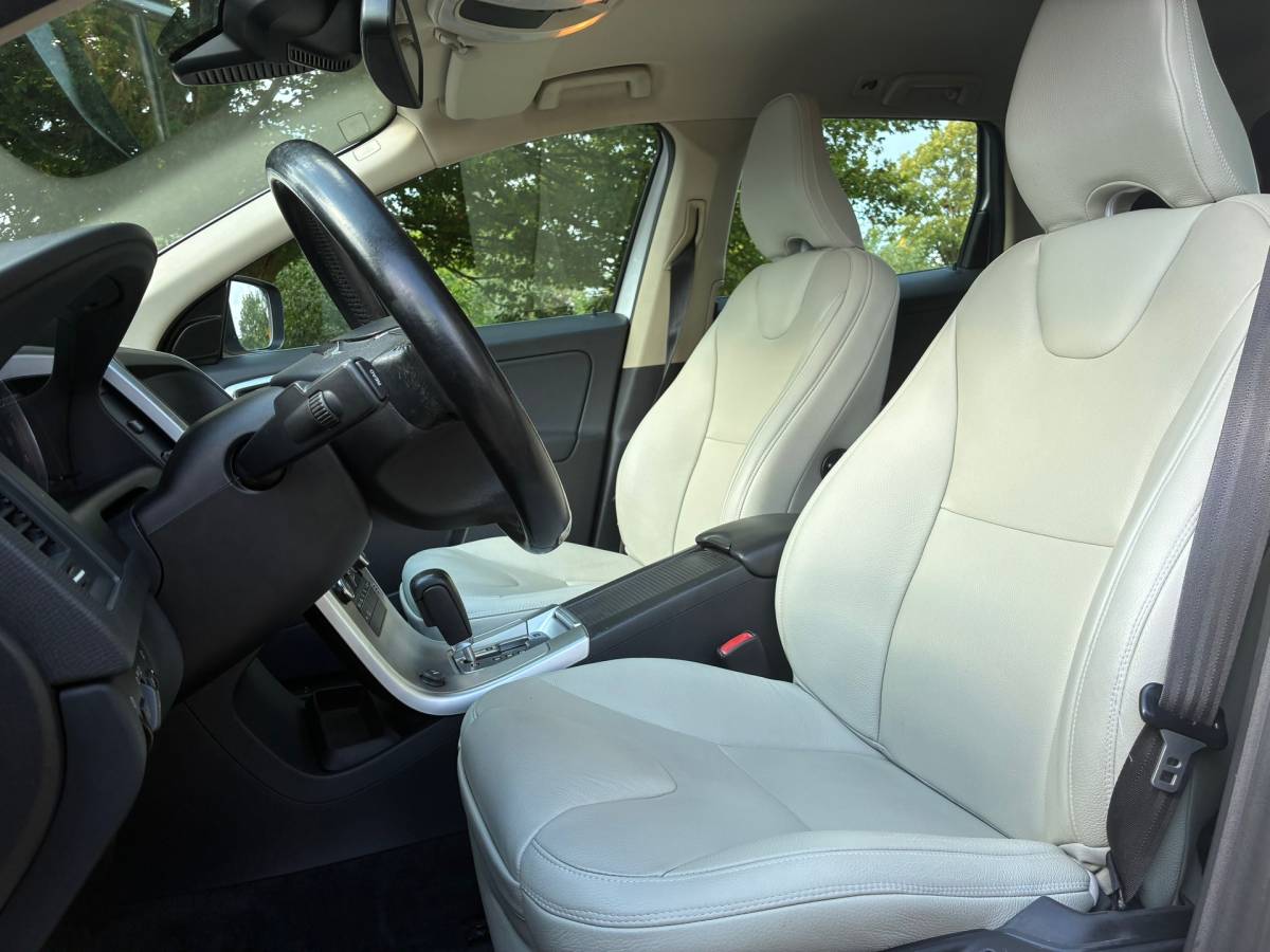 Volvo XC60 Volvo XC60 2.4D AWD Kinetic | Automaat + Cruise + Clima nu € 5.975,-!!!