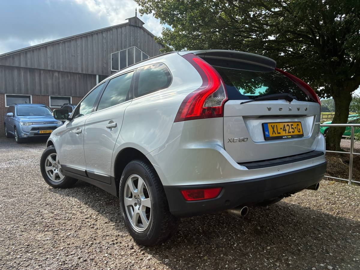 Volvo XC60 Volvo XC60 2.4D AWD Kinetic | Automaat + Cruise + Clima nu € 5.975,-!!!