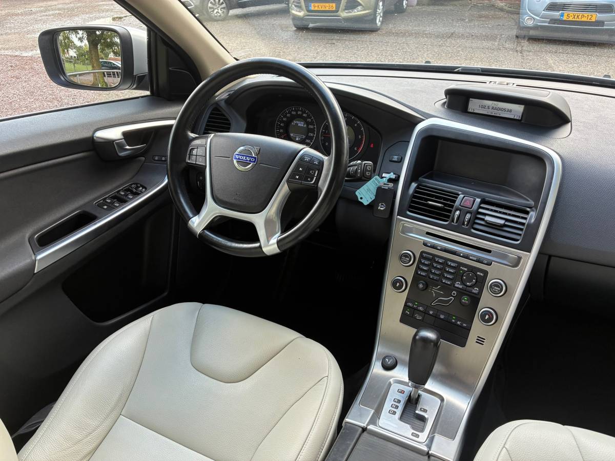 Volvo XC60 Volvo XC60 2.4D AWD Kinetic | Automaat + Cruise + Clima nu € 5.975,-!!!