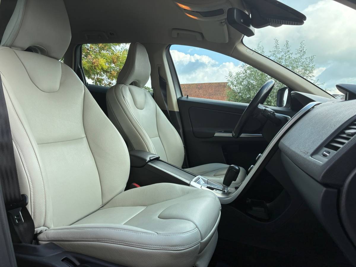 Volvo XC60 Volvo XC60 2.4D AWD Kinetic | Automaat + Cruise + Clima nu € 5.975,-!!!