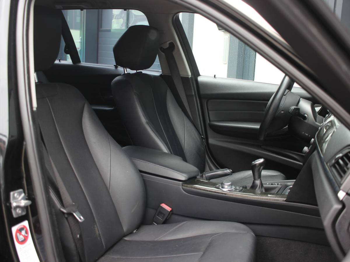 BMW 3 Serie BMW 3-serie Touring 320i Nieuwe Koppeling, Facelift, NAP, LEDER, CRUISE, RIJDT SUPER
