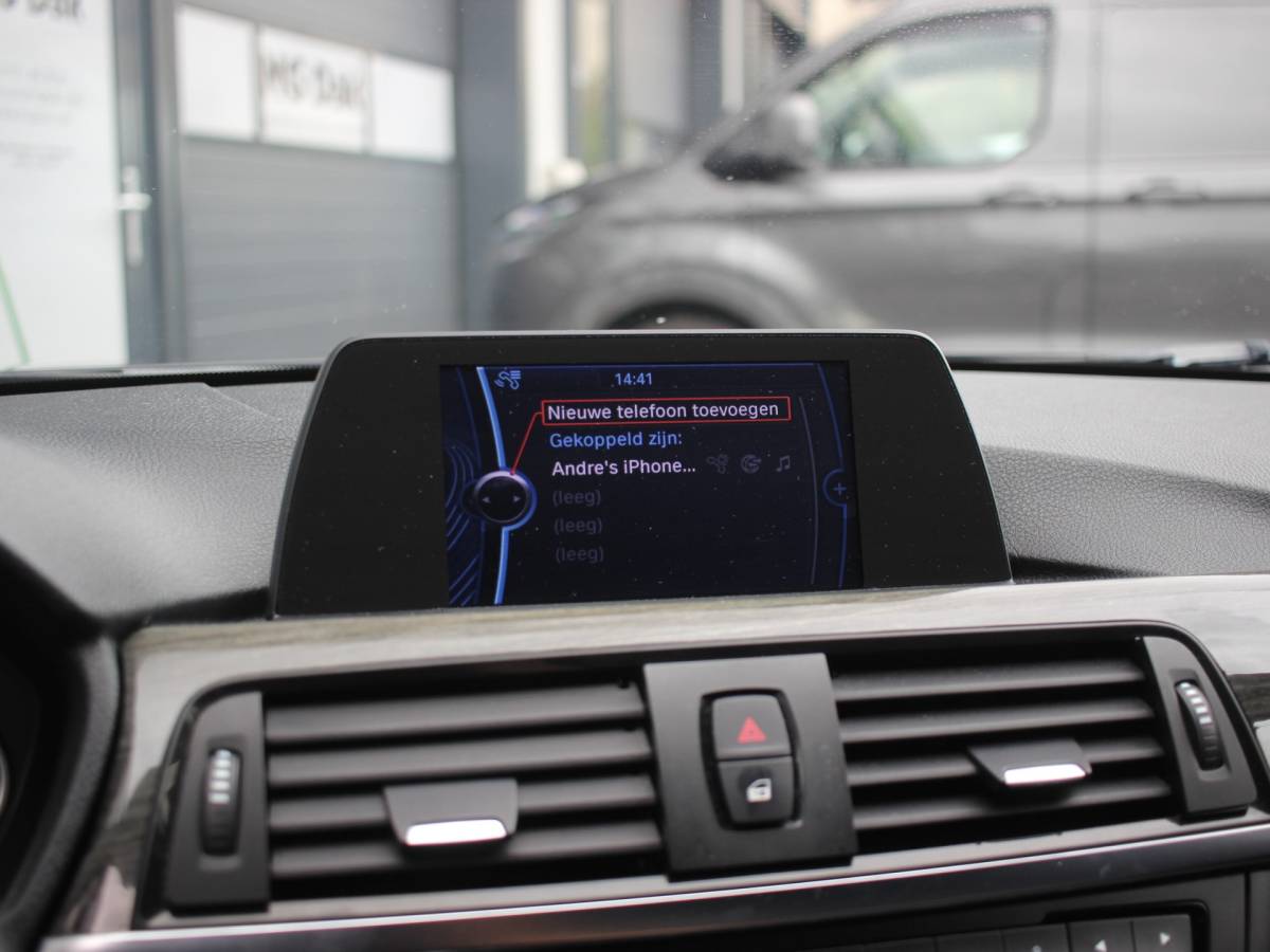 BMW 3 Serie BMW 3-serie Touring 320i Nieuwe Koppeling, Facelift, NAP, LEDER, CRUISE, RIJDT SUPER