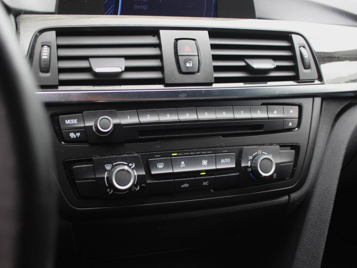 BMW 3 Serie BMW 3-serie Touring 320i Nieuwe Koppeling, Facelift, NAP, LEDER, CRUISE, RIJDT SUPER