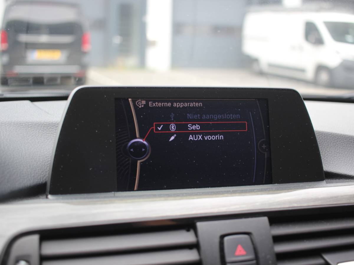 BMW 3 Serie BMW 3-serie Touring 320i Nieuwe Koppeling, Facelift, NAP, LEDER, CRUISE, RIJDT SUPER