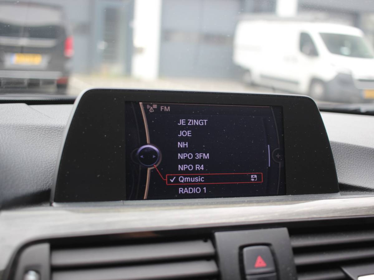 BMW 3 Serie BMW 3-serie Touring 320i Nieuwe Koppeling, Facelift, NAP, LEDER, CRUISE, RIJDT SUPER