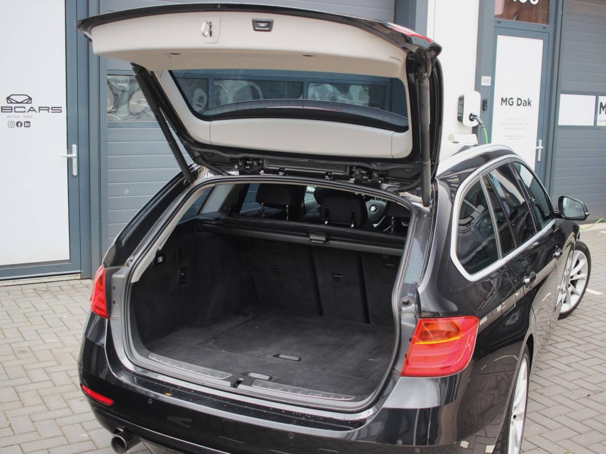 BMW 3 Serie BMW 3-serie Touring 320i Nieuwe Koppeling, Facelift, NAP, LEDER, CRUISE, RIJDT SUPER