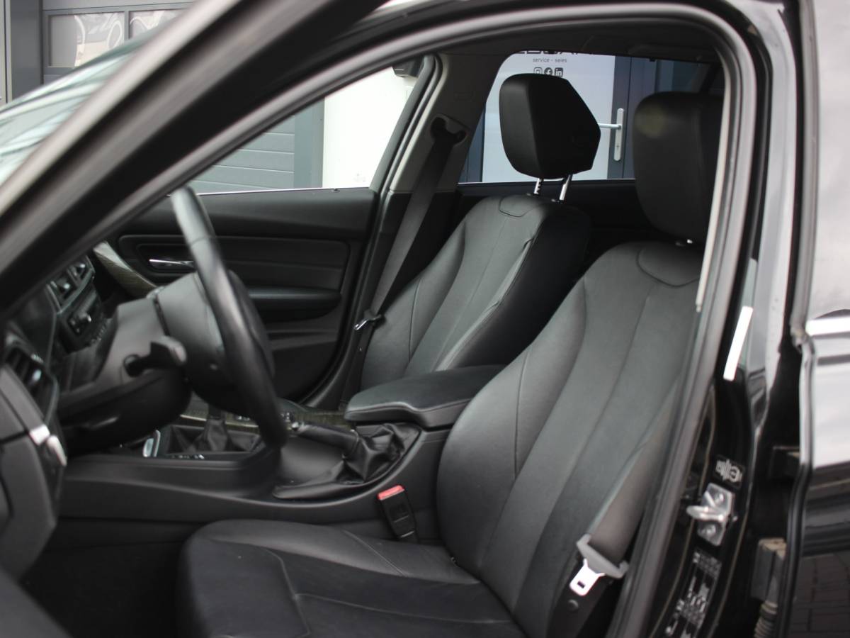 BMW 3 Serie BMW 3-serie Touring 320i Nieuwe Koppeling, Facelift, NAP, LEDER, CRUISE, RIJDT SUPER