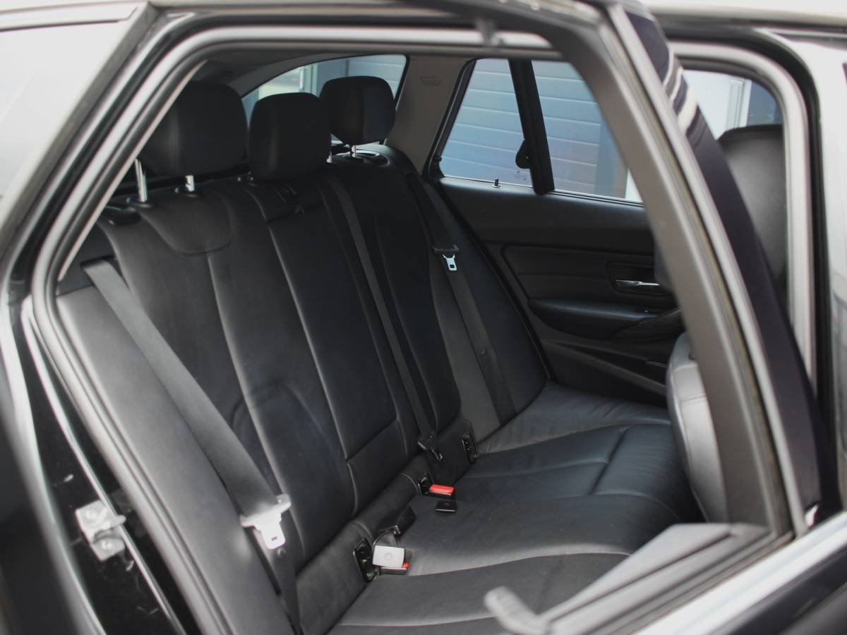 BMW 3 Serie BMW 3-serie Touring 320i Nieuwe Koppeling, Facelift, NAP, LEDER, CRUISE, RIJDT SUPER