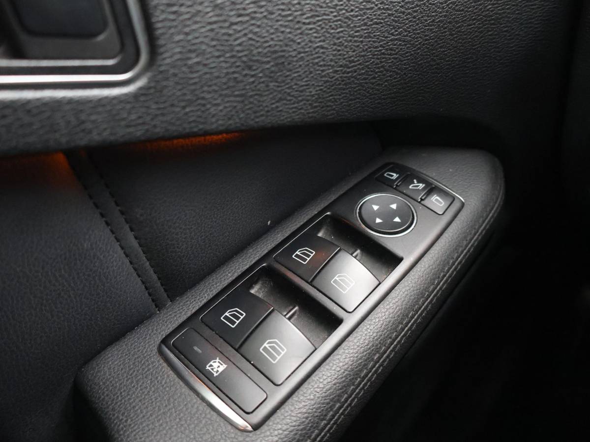Mercedes-Benz E-Klasse Mercedes-Benz E-klasse 350 CDI V6 265 PK + STOELVENTILATIE | DISTRONIC | SCHUIFDAK | LEDER | STOELVERWARMING