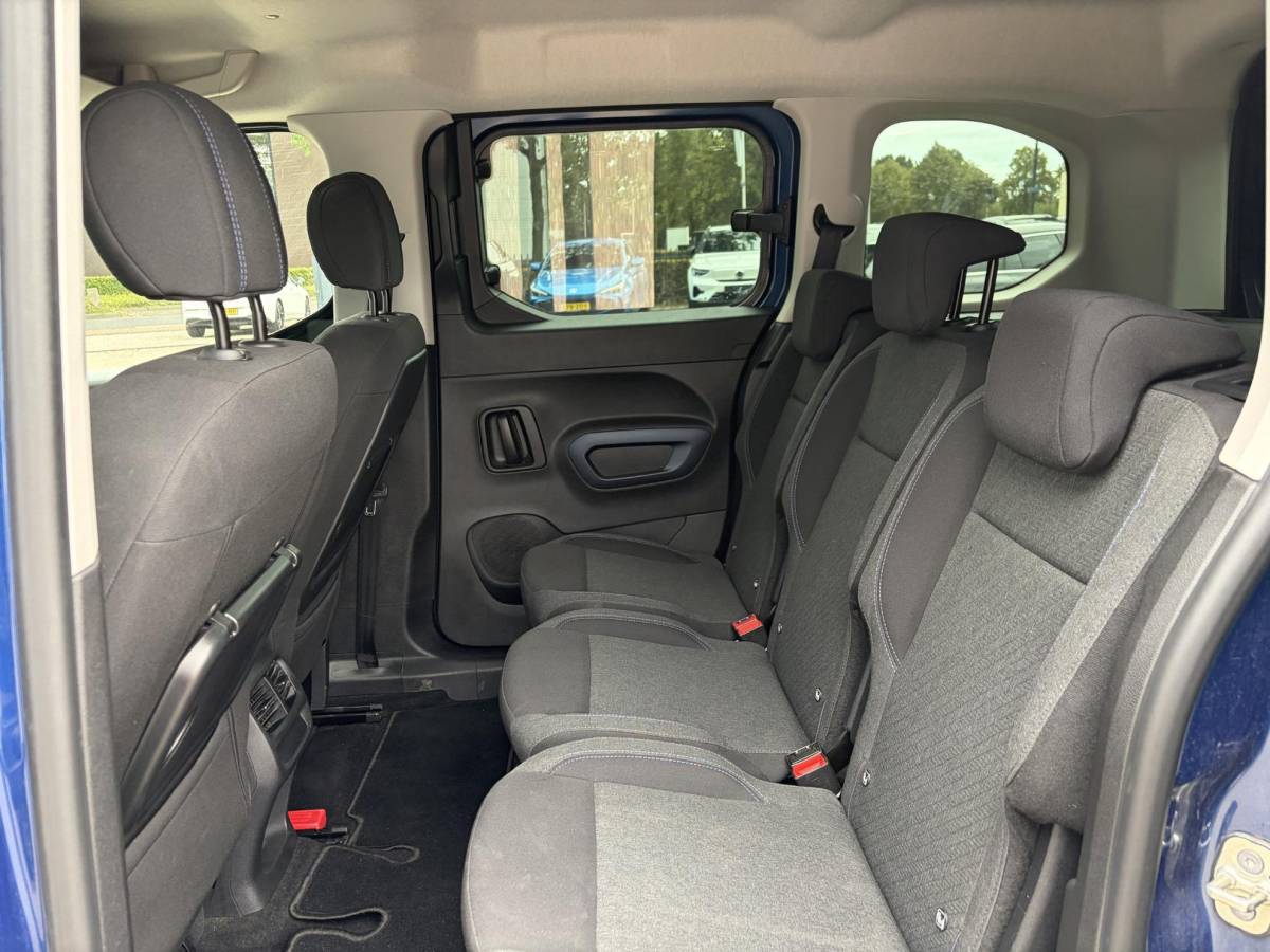 Peugeot e-Rifter Peugeot e-Rifter EV Allure Pack 50 kWh SOH 100%!| APPLE CARPLAY + ANDROID AUTO| STANDKACHEL|  DUBBELE SCHUIFDEUREN| RIJKLAARPRIJS INCL. 12 MND BOVAG GARANTIE