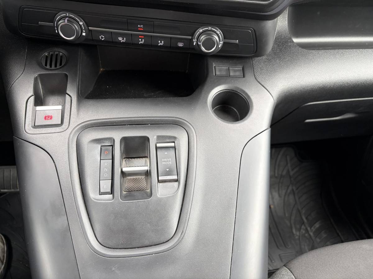 Peugeot e-Rifter Peugeot e-Rifter EV Allure Pack 50 kWh SOH 100%!| APPLE CARPLAY + ANDROID AUTO| STANDKACHEL|  DUBBELE SCHUIFDEUREN| RIJKLAARPRIJS INCL. 12 MND BOVAG GARANTIE