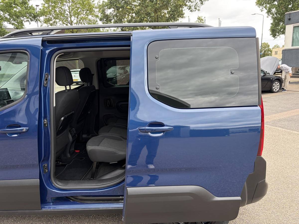 Peugeot e-Rifter Peugeot e-Rifter EV Allure Pack 50 kWh SOH 100%!| APPLE CARPLAY + ANDROID AUTO| STANDKACHEL|  DUBBELE SCHUIFDEUREN| RIJKLAARPRIJS INCL. 12 MND BOVAG GARANTIE
