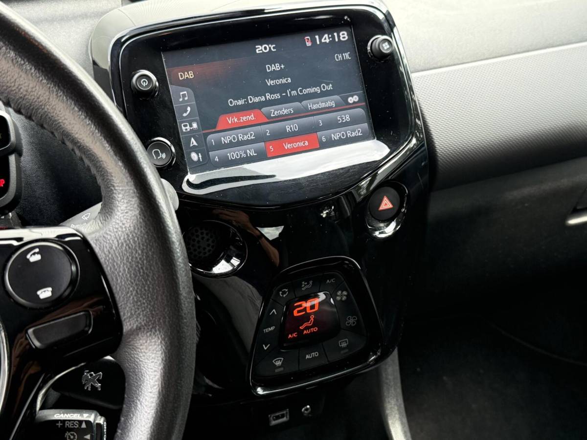 Peugeot 108 Peugeot 108 1.0 e-VTi Allure | Climate Control | Camera | NW APK!