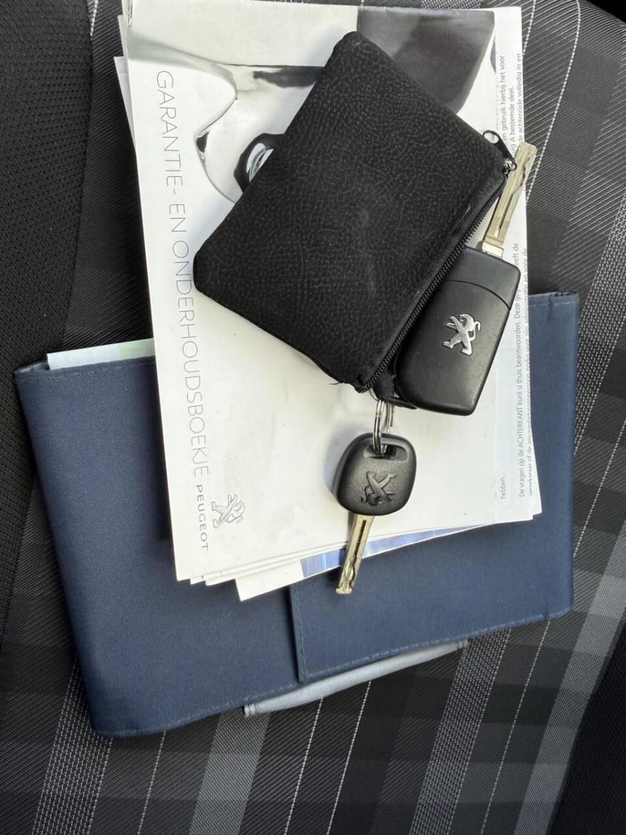 Peugeot 108 Peugeot 108 1.0 e-VTi Allure | Climate Control | Camera | NW APK!