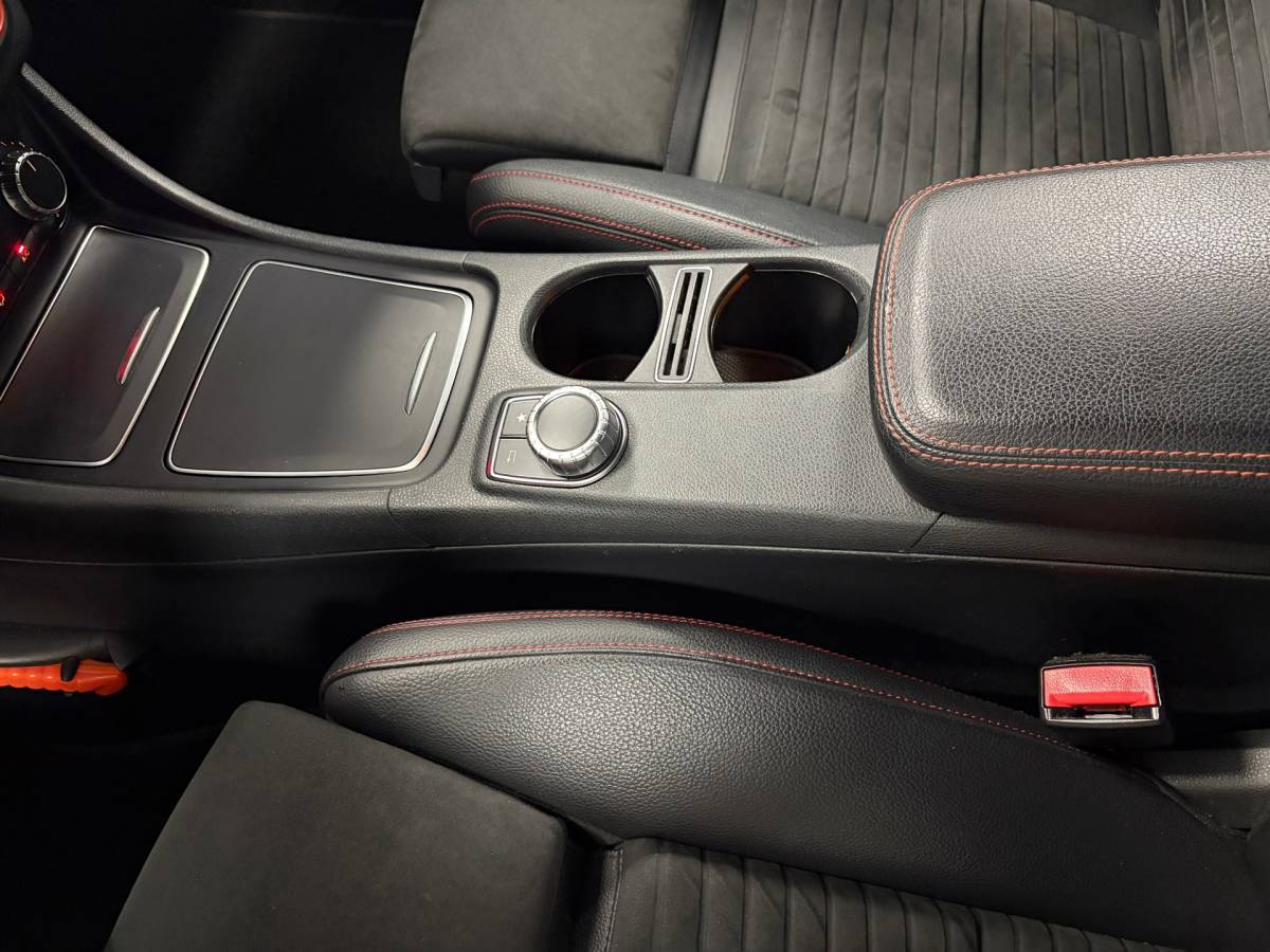 Mercedes-Benz CLA Mercedes-Benz CLA-klasse 180 Business Solution AMG*NAP*Automaat*Stoelverwarming*Navi*Cruise-Control*
