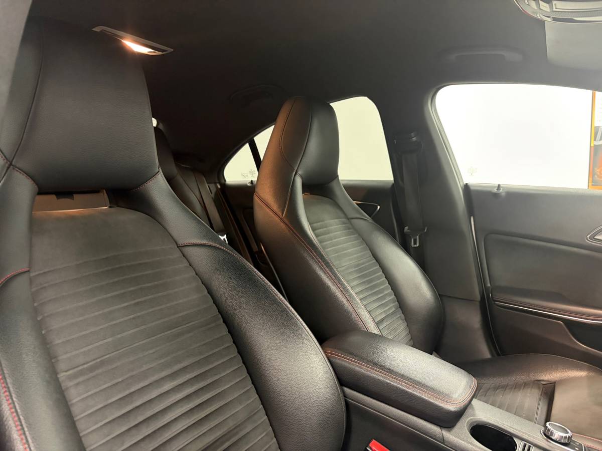 Mercedes-Benz CLA Mercedes-Benz CLA-klasse 180 Business Solution AMG*NAP*Automaat*Stoelverwarming*Navi*Cruise-Control*