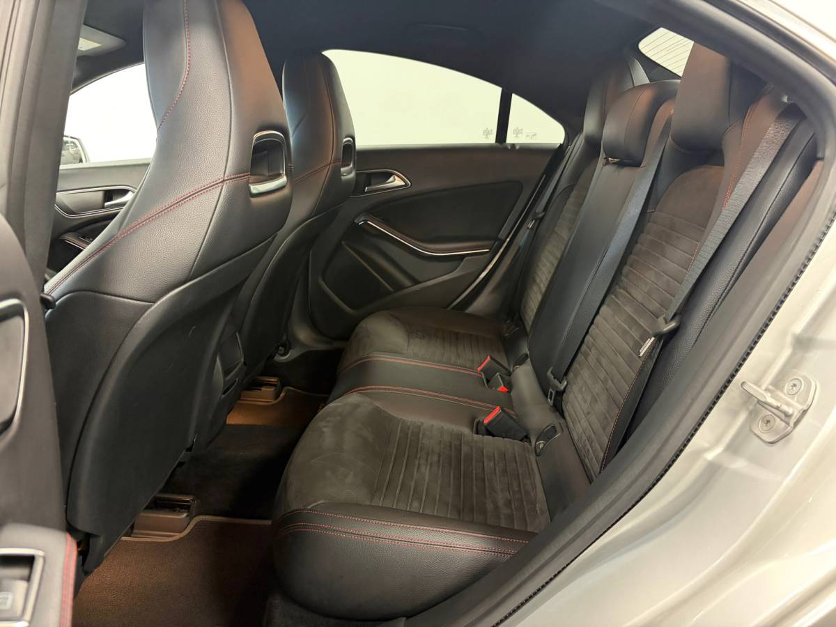 Mercedes-Benz CLA Mercedes-Benz CLA-klasse 180 Business Solution AMG*NAP*Automaat*Stoelverwarming*Navi*Cruise-Control*