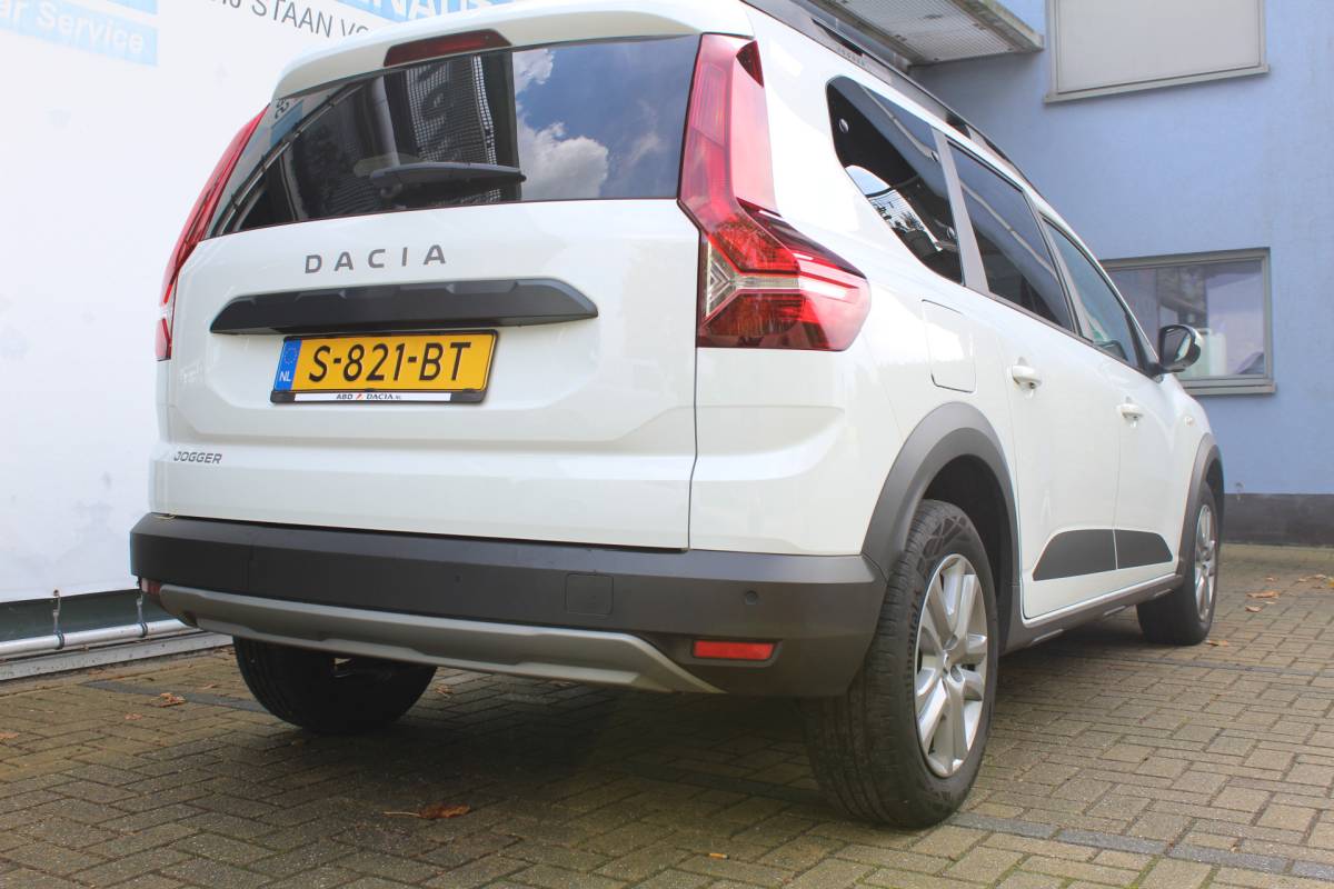 Dacia Jogger Dacia Jogger 1.0 TCe Comfort 7p. Incl. 12 maanden Garantie | Meer foto’s volgen | 1e Eigenaar | Parkeersensoren achter | Cruise controle | Airco | Bluetooth | Apple Carplay/Android Auto | Stuur multifunctioneel | Origineel NL Auto | NAP |