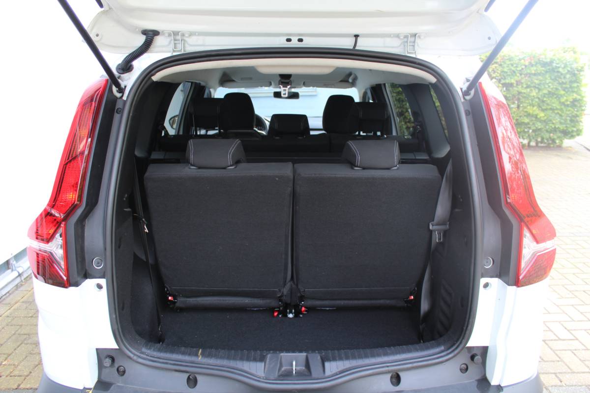 Dacia Jogger Dacia Jogger 1.0 TCe Comfort 7p. Incl. 12 maanden Garantie | Meer foto’s volgen | 1e Eigenaar | Parkeersensoren achter | Cruise controle | Airco | Bluetooth | Apple Carplay/Android Auto | Stuur multifunctioneel | Origineel NL Auto | NAP |