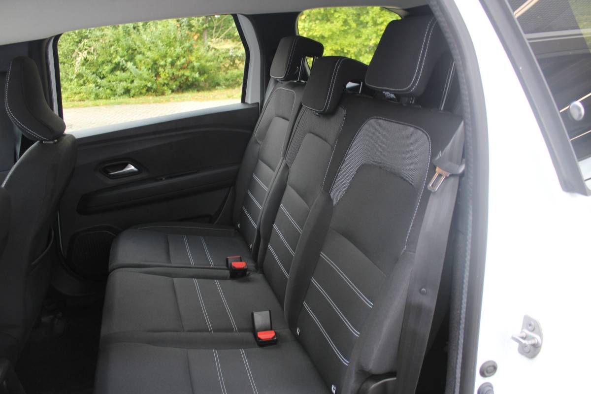 Dacia Jogger Dacia Jogger 1.0 TCe Comfort 7p. Incl. 12 maanden Garantie | Meer foto’s volgen | 1e Eigenaar | Parkeersensoren achter | Cruise controle | Airco | Bluetooth | Apple Carplay/Android Auto | Stuur multifunctioneel | Origineel NL Auto | NAP |