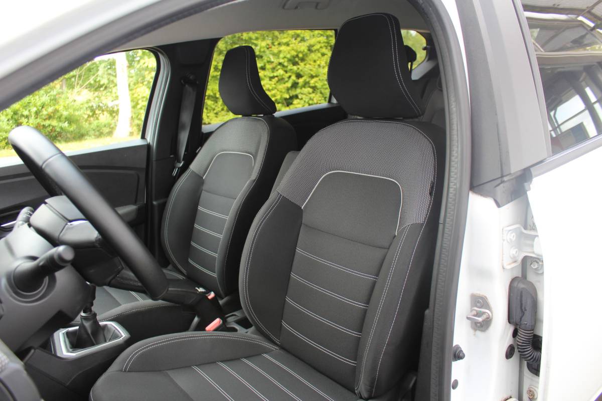 Dacia Jogger Dacia Jogger 1.0 TCe Comfort 7p. Incl. 12 maanden Garantie | Meer foto’s volgen | 1e Eigenaar | Parkeersensoren achter | Cruise controle | Airco | Bluetooth | Apple Carplay/Android Auto | Stuur multifunctioneel | Origineel NL Auto | NAP |