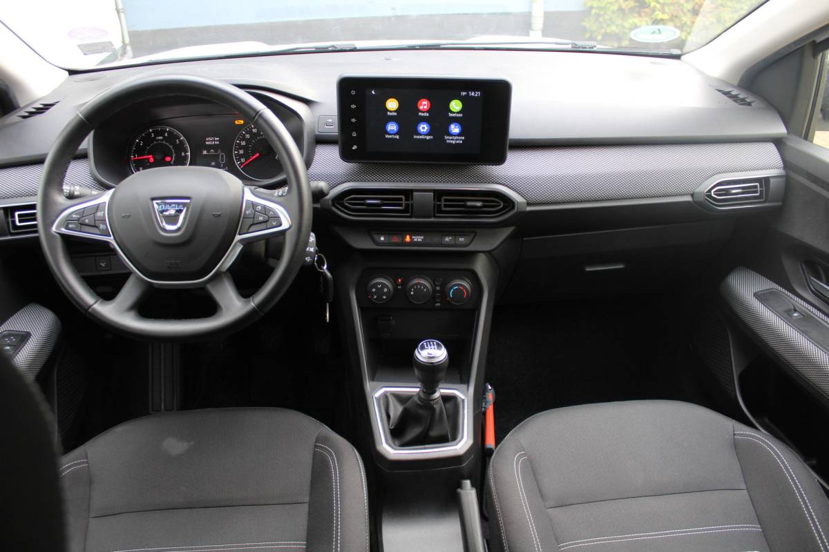Dacia Jogger Dacia Jogger 1.0 TCe Comfort 7p. Incl. 12 maanden Garantie | Meer foto’s volgen | 1e Eigenaar | Parkeersensoren achter | Cruise controle | Airco | Bluetooth | Apple Carplay/Android Auto | Stuur multifunctioneel | Origineel NL Auto | NAP |