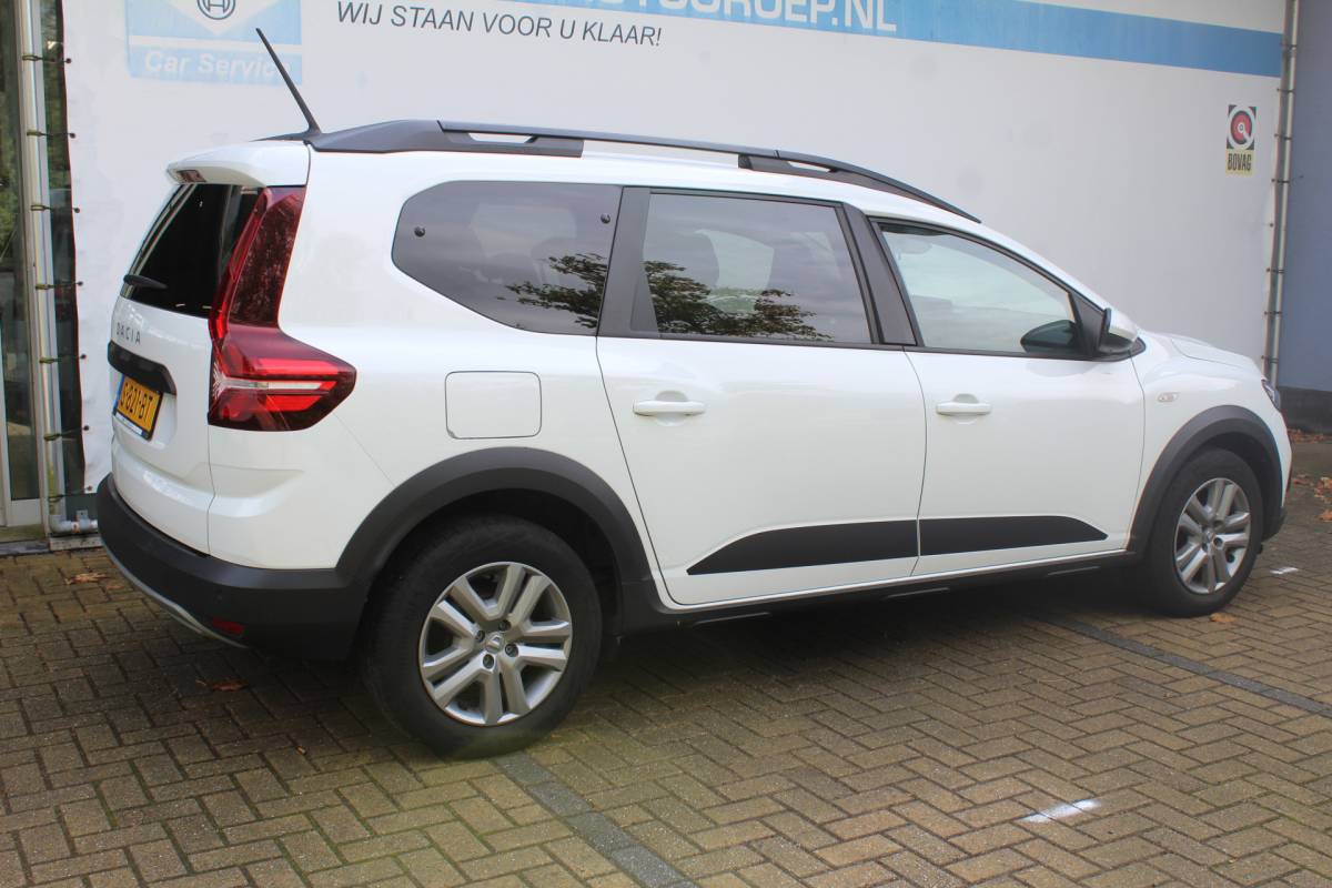Dacia Jogger Dacia Jogger 1.0 TCe Comfort 7p. Incl. 12 maanden Garantie | Meer foto’s volgen | 1e Eigenaar | Parkeersensoren achter | Cruise controle | Airco | Bluetooth | Apple Carplay/Android Auto | Stuur multifunctioneel | Origineel NL Auto | NAP |