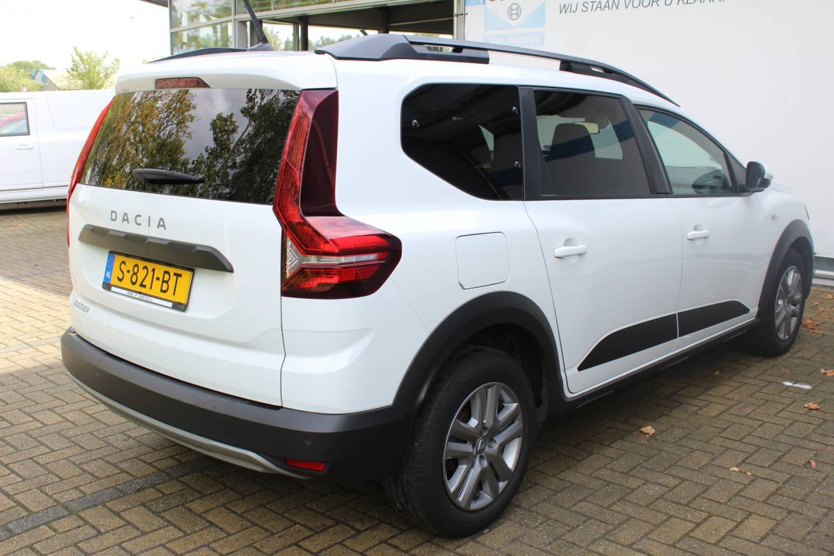 Dacia Jogger Dacia Jogger 1.0 TCe Comfort 7p. Incl. 12 maanden Garantie | Meer foto’s volgen | 1e Eigenaar | Parkeersensoren achter | Cruise controle | Airco | Bluetooth | Apple Carplay/Android Auto | Stuur multifunctioneel | Origineel NL Auto | NAP |